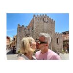 Atala Sarmiento Instagram - Taormina fascinó a Goethe, a Nietzsche, a Freud, a Richard Wagner… Es escenario de series, películas, obras literarias… Tenía muchas ganas de conocerlo…entendí por qué se fascinaron ellos y dejé que me fascinara a mí 🤩💝 No me he ido de aquí y ya quiero volver 🤭 #quevivalavida #asísí #taorminamylove #sicilianelcuore
