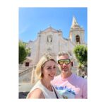 Atala Sarmiento Instagram - Taormina fascinó a Goethe, a Nietzsche, a Freud, a Richard Wagner… Es escenario de series, películas, obras literarias… Tenía muchas ganas de conocerlo…entendí por qué se fascinaron ellos y dejé que me fascinara a mí 🤩💝 No me he ido de aquí y ya quiero volver 🤭 #quevivalavida #asísí #taorminamylove #sicilianelcuore