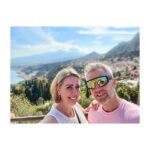Atala Sarmiento Instagram - Taormina fascinó a Goethe, a Nietzsche, a Freud, a Richard Wagner… Es escenario de series, películas, obras literarias… Tenía muchas ganas de conocerlo…entendí por qué se fascinaron ellos y dejé que me fascinara a mí 🤩💝 No me he ido de aquí y ya quiero volver 🤭 #quevivalavida #asísí #taorminamylove #sicilianelcuore