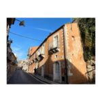 Atala Sarmiento Instagram - RAGUSA… Otra de las ciudades que mejor representa al barroco Siciliano… Este lugar me recordó la importancia de saber reconstruirse y florecer. Ragusa fue totalmente destruída por un terremoto que acabó con la mitad de la población… Y se levantó con una belleza que impacta sobre un montículo arcilloso típico de los paisajes italianos… ¡Precioso! De lo que más me gustó 😍 #quevivalavida #asísí #ladolvevita #ragusa #triángulobarrocosiciliano