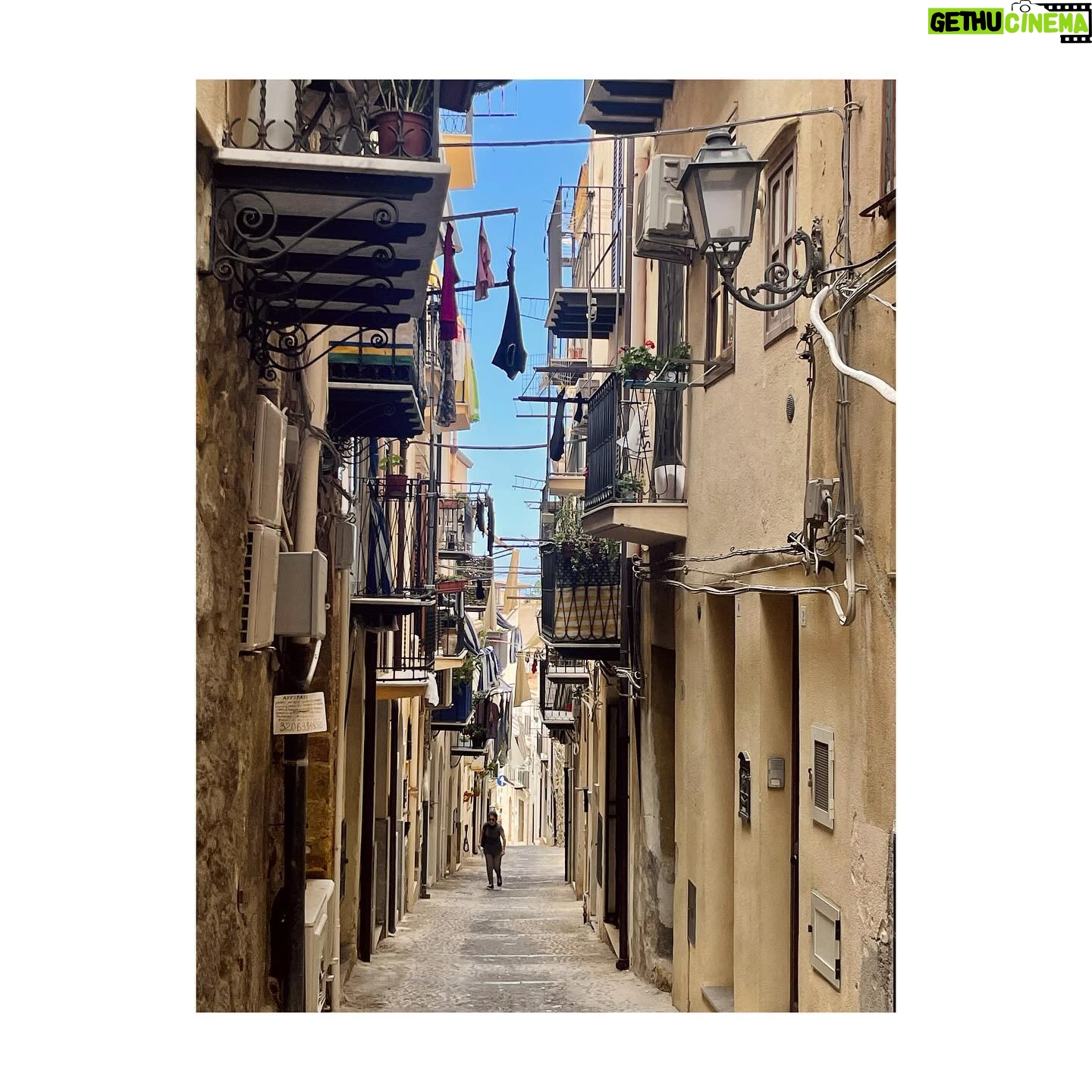 Atala Sarmiento Instagram - Cefalù… Se me quedan cortas las palabras y quizá las fotos no hacen justicia a tan bello lugar… Con razón ha sido elegida como el escenario perfecto de muchas historias de amor en el cine 🥰