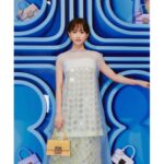 Atsuko Maeda Instagram – .Toryburch.

#Toryburch
#トリーバーチ
#Tmonogram

伊勢丹新宿本館1階ザ・ステージ
Toryburchポップアップストア
空間がもう可愛いすぎです💙💙💙
夏らしい華やかな新作が先行発売していて
私はタオル地トートのレッドをこの夏のバックにします❤️‍🔥

トリーバーチの皆さん太陽のような方達🫶🏻
6月6日までの期間限定
是非みんなも遊びに行ってみてね🦭☀️