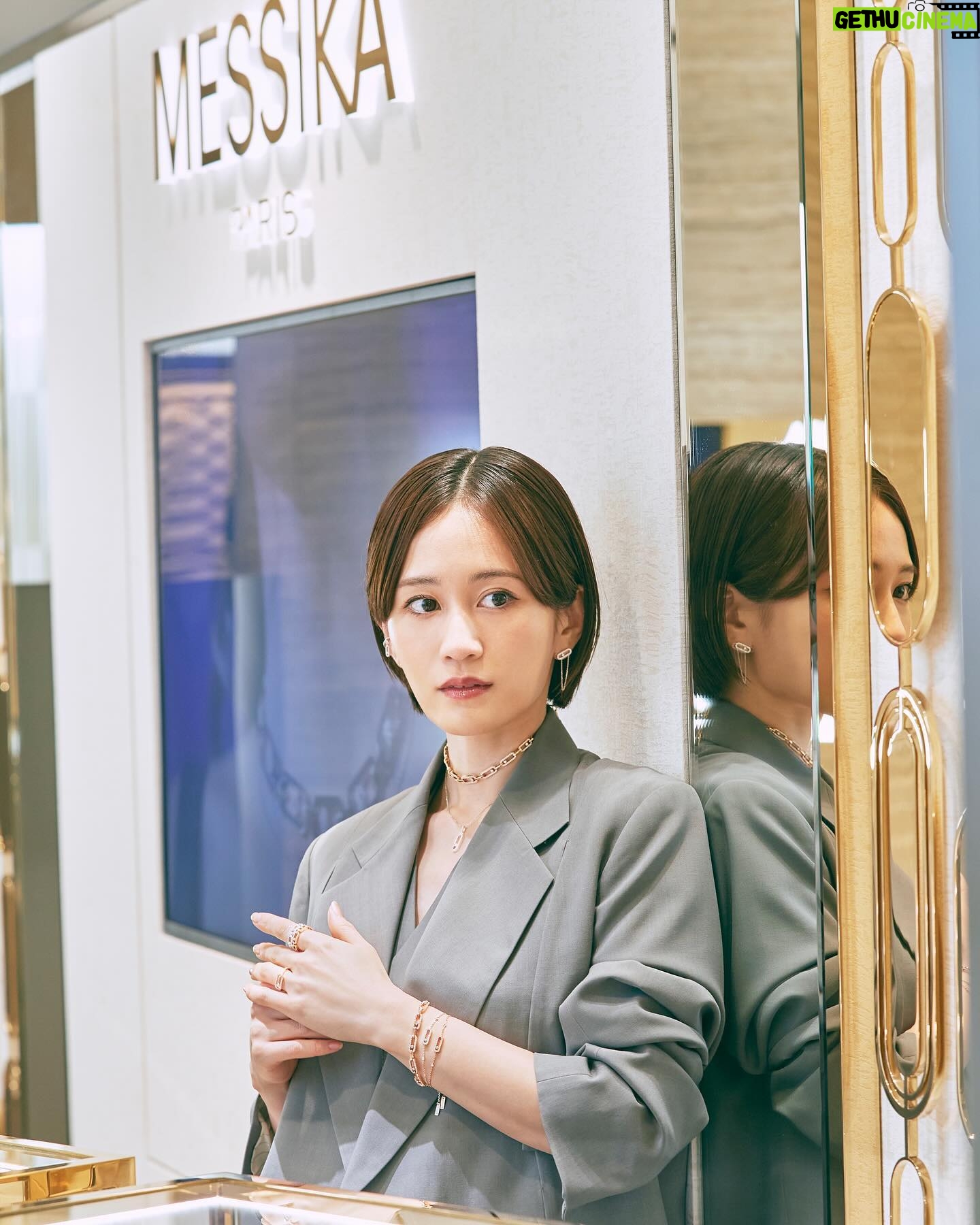 Atsuko Maeda - 3 Likes - .
阪急うめだ本店に新しくできたMESSIKAのブティックにて💎
MESSIKAのアイコニックな『MOVE』コレクション
チェーンタイプのチョーカーやブレスレッドを重ね付けしてスタイリングしてみたよ。ファッションに合わせて色々な付け方で楽しめるし本当に自分をあげてくれます🩷
またハイジュエリーコレクションからインスパイアされた『Divine Enigma』ダイヤモンドのラインが特徴的でラグジュアリーで本当に素敵!🩵
#messika
#disruptivediamonds
