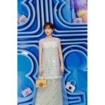 Atsuko Maeda Instagram – .Toryburch.

#Toryburch
#トリーバーチ
#Tmonogram

伊勢丹新宿本館1階ザ・ステージ
Toryburchポップアップストア
空間がもう可愛いすぎです💙💙💙
夏らしい華やかな新作が先行発売していて
私はタオル地トートのレッドをこの夏のバックにします❤️‍🔥

トリーバーチの皆さん太陽のような方達🫶🏻
6月6日までの期間限定
是非みんなも遊びに行ってみてね🦭☀️