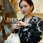 Atsuko Maeda Instagram - . #JIMMYCHOO 銀座店 とても広い店内は美術館のようでした。 コンセプトごとに綺麗に展示されていて 優雅な時間を👠♡ 着用はフラワーコレクションのホワイト ドレスやパンツルックにも合わせたい このヒールの高さが好きだな❤️🌹 #PR #JIMMYCHOO #ジミーチュウ #JIMMYCHOOGINZA
