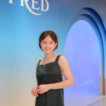 Atsuko Maeda Instagram – .
.FRED “DIVE INTO THE BLUE”.

 @fredjewelry
#FREDRiviera #FREDJewelry #FREDParis #LiveTheJoy #PR
リヴィエラの海の中にいるようなデジタルインスタレーションがきれいな空間でブルーコレクションジュエリーも最高に輝いてました💍
新宿伊勢丹１階プロモーションで5月23日まで
開催中だよ🐬