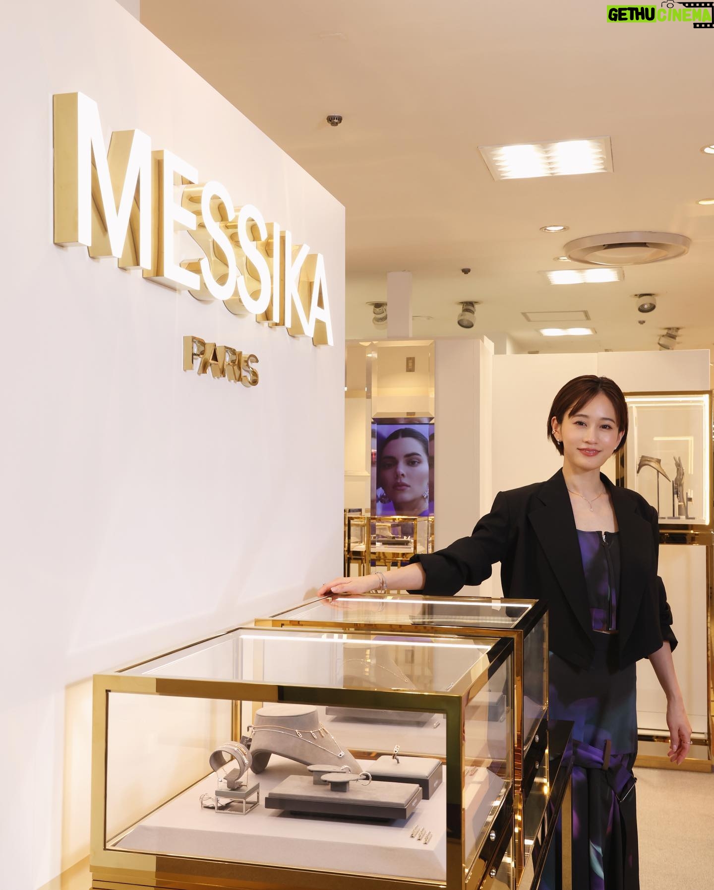 Atsuko Maeda - 3 Likes - .
#MESSIKA.そごう横浜店
ムーヴコレクション
マイツインコレクション
メシカジュエリーは自分の一部のようにフィットしてくれて身につけるとより愛おしいく、日常に楽しさをプラスしてくれる🩰❤️
実際に目にして感じこれだって一つとの出会いを体験してみて欲しいな🎄
@messika
#MESSIKA#Disruptingdiamonds
#MessikaCosmicXmas