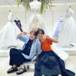 Atsuko Maeda Instagram - . しのぶが誘ってくれて AKB48 大衣装展❤️❤️❤️❤️ 衣装にうもれてきました。 しのぶはやっぱり天才。 卒業コンサートの衣装はとくに思い出が別格だよーーー！！！！ 衣装は全て愛情がたっぷりでみんな徹夜で作ってくれたものばかりです😭 あと、、あの頃のこんなにミニスカートで、 細かったのか！ってびっくりした笑 やだもう少し頑張ろう私。 8月8日まで大丸東京店11階 夏休みのお出かけに遊びにきてね！ ぶーちゃんありがとう本当に大好きすぎるぞ！