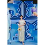 Atsuko Maeda Instagram – .Toryburch.

#Toryburch
#トリーバーチ
#Tmonogram

伊勢丹新宿本館1階ザ・ステージ
Toryburchポップアップストア
空間がもう可愛いすぎです💙💙💙
夏らしい華やかな新作が先行発売していて
私はタオル地トートのレッドをこの夏のバックにします❤️‍🔥

トリーバーチの皆さん太陽のような方達🫶🏻
6月6日までの期間限定
是非みんなも遊びに行ってみてね🦭☀️