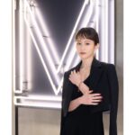 Atsuko Maeda Instagram – .
ハイクオリティなダイヤを楽しく自由に身につける事ができるデザインが大好きで、仕事でもよく身につけさせてもらってる

ハイジュエリーブランド　メシカ

古代エジプトから着想を得たハイジュエリーコレクション「BEYOND THE LIGHTS 」＆ブランドのアイコニックコレクション今年発売予定の新作ファインジュエリーの先行お披露目にお呼びいただきました💎✨

初来日された創設者兼クリエイティブデザイナーのヴァレリー・メシカさんと沢山お話しをさせていただきました。
遊び心と多種多様に様々なダイヤの魅力が詰まったデザインを作り出すメシカさんとにかくかっこいいですし、ジュエリーにより惚れ惚れ❤️‍🔥

ダイヤモンドは身につけるとパワーがもらえる本当に凄い存在。

 #Messika #MesssikaMovesJapan