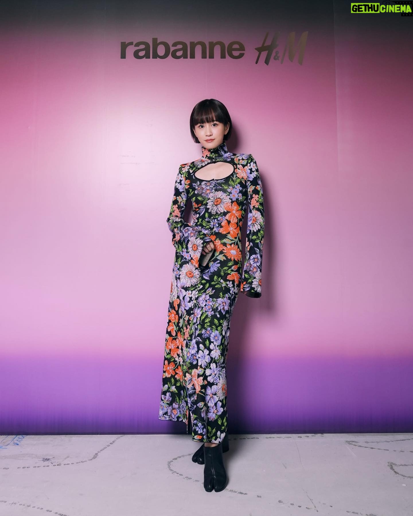 Atsuko Maeda - 3 Likes - .
Rabanne×H&M. 銀座並木道り店.
華やかな場所にいきたくなる
遊び心がキュートなコラボレーション🌹🧡
#RabanneHM#エイチアンドエム #PR