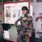 Atsuko Maeda Instagram - . Rabanne×H&M. 銀座並木道り店. 華やかな場所にいきたくなる 遊び心がキュートなコラボレーション🌹🧡 #RabanneHM＃エイチアンドエム #PR