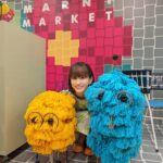 Atsuko Maeda Instagram - .#MarniMarket 表参道ヒルズ. なんて可愛い空間🩷 本当に隅々まで可愛いの！ 沢山のバックやインテリアも見れて、 床までMarniMarketの世界で埋め尽くされていて感動しました🥹 ねこちゃんとたたみで作られたバッグが私のど真ん中です🐈‍⬛❤️ インテリアのひよこちゃん達最高🐤！！！！ #MARNI #マルニ #MarniMarket
