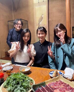 Atsuko Maeda Instagram - .
ご飯に誘ってもらったのが3日前。今日まで好きな人とのデートを楽しみにしてる感覚で毎日過ごしてきました。
そんな私、秋元さんが一生懸命写真撮ってる姿を初めて見て、
何かに載せるんですか？と聞いてインスタ始めたことを知る。
本当に疎すぎる！！！自分にびっくりだよ！
また楽しみな約束をして帰宅。

#ともの推しメン美月ちゃん
#💗💗💗