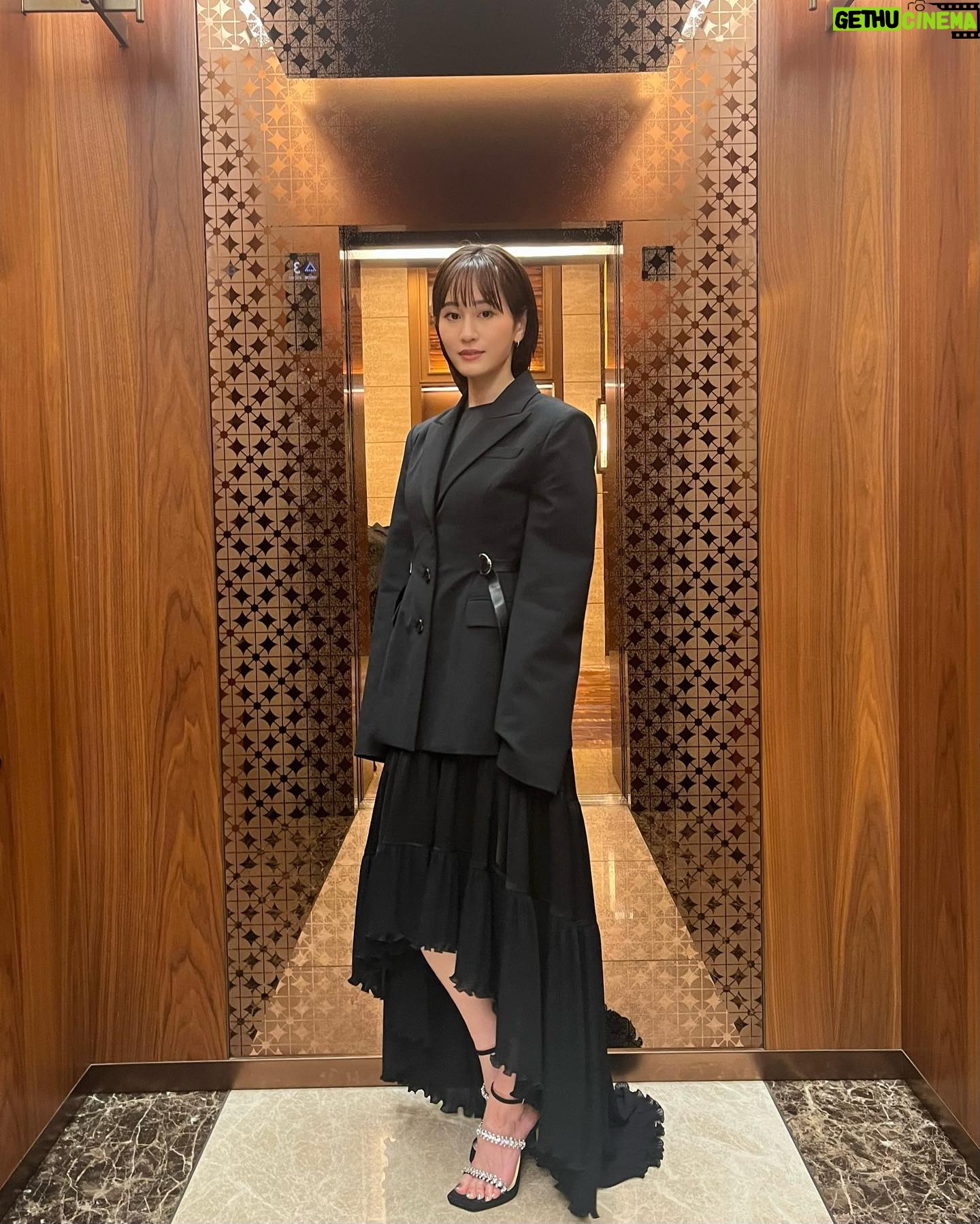 Atsuko Maeda - 3 Likes - 東京国際映画祭2023
@adeam
@repossi
@jimmychoo
スタイリスト @yusukearimoto
ヘアメイク @takahashi.riho
WOWOW「連続ドラマW OZU ~小津安二郎が描いた物語~」11/12放送・配信スタート 毎週日曜午後10:00
第3話「非常線の女」に出演します⭐️
原作:『非常線の女』(原作:ゼームス槇、脚色:池田忠雄、監督:小津安二郎)
脚本:高田亮
監督:松本優作
出演:前田敦子 高良健吾 片山友希 前田旺志郎 渡辺いっけい /田中俊介 中井友望 白鳥晴都 二ノ宮隆太郎 山本一賢 近藤芳正 吹越満