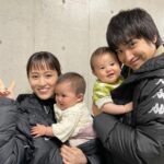 Atsuko Maeda Instagram - . 今夜スタートします！ ドラマ10「育休刑事」(いくきゅうデカ) NHK総合・BS4Kで、夜10時〜 本日撮影を一緒に頑張ってくれた、 蓮くん役のさくちゃん＆りりちゃん 撮影は６人体制で頑張ってくれてます！ 全10話を通してみんな違う役でも出演してくれてるので、 かわいい赤ちゃん達の活躍を楽しみにしててくださいね！ １話は2ヶ月前のもう一回り小さな蓮くんに会えます❤️ 本当に日に日に成長していきますね❤️ 私は弟(大地くん)の家族の中にいつもいて、 蓮くんと現場を愛してるおばちゃん役です。 育休中の春風の周りには 明るく愛おしいキャラクターばかりです。 毎週の楽しみな時間になっていただけますように。 どうぞよろしくお願いします✨ #NHK #育休刑事 #ドラマ10