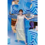 Atsuko Maeda Instagram – .Toryburch.

#Toryburch
#トリーバーチ
#Tmonogram

伊勢丹新宿本館1階ザ・ステージ
Toryburchポップアップストア
空間がもう可愛いすぎです💙💙💙
夏らしい華やかな新作が先行発売していて
私はタオル地トートのレッドをこの夏のバックにします❤️‍🔥

トリーバーチの皆さん太陽のような方達🫶🏻
6月6日までの期間限定
是非みんなも遊びに行ってみてね🦭☀️