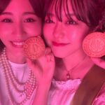 Atsuko Maeda Instagram - . 昨日の思い出🍓 お友達よっぴーのブランド #littlesunnybite10th anniversaryランウェイ❤️ 可愛いし感動するしかっこいいしもう最高👏 沢山の人を愛し愛されてるよっぴー🧸💛 改めて本当に本当に好き！！！そしておめでとう🩷 「かっこつけずに自分らしく表現する」 私もこういたいな🌈 パーティで会えたみんな可愛かった〜💗💗