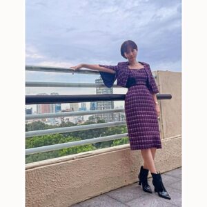 Atsuko Maeda Instagram - .
ベトナム🇻🇳2日目の衣装
この日のためにしのぶがデザインしてくれた特別な一着。

皆さんに喜んでもらいたくてグループ時代以来のしのぶに作ってもらえたら嬉しいなと思い、提案させていただき夢が叶いました。
ありがとうぶーちゃん😌❤️

幸せの大渋滞なベトナムでした。