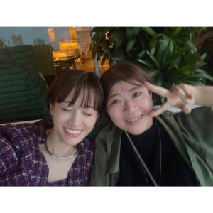 Atsuko Maeda Instagram - .
ベトナム🇻🇳2日目の衣装
この日のためにしのぶがデザインしてくれた特別な一着。

皆さんに喜んでもらいたくてグループ時代以来のしのぶに作ってもらえたら嬉しいなと思い、提案させていただき夢が叶いました。
ありがとうぶーちゃん😌❤️

幸せの大渋滞なベトナムでした。