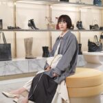 Atsuko Maeda Instagram - . #JimmyChoo DIAMONDコレクション バックに靴にアクセサリーのトータルコーディネートで 表参道店にお邪魔しました😉 DIAMONDコレクションのシンプルに華やかさが際立つデザインがもうたまらないよ💎✨ 普段使いにも抜群です！早速私服に取り入れてます🔥🔥 表参道店でPHOTO Snapもみんなで撮ってたのしんでね❤️ #PR #JimmyChoo #ジミーチュウ