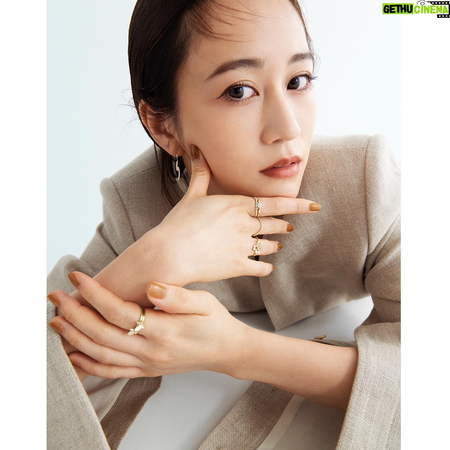 Atsuko Maeda Instagram - . SPUR×AHKAH model: Atsuko Maeda photography: Kenshi Takagi〈SIGNO〉 styling: Aya Yamanaka hair: Hori〈BE NATURAL〉 make-up: Riho Takahashi〈HappyStar〉 movie: Tatsushi Ko〈ZONA〉 text: Momoko Yokomizo edit: Anna Togashi ✨✨