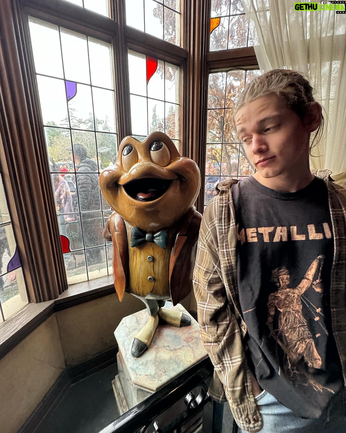 Aubrey Anderson-Emmons Instagram - @disneyland <33