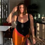 Aurélie Van Daelen Instagram - 1 an après l’ouverture, nous revoilà sur place pour fêter la magnifique collaboration @louisvuitton x @atlantistheroyal haute en couleur et plus qu’amusante avec toutes les viviennes géantes. Merci pour cette merveilleuse invitation ☺️ #atlantistheroyal #publicité