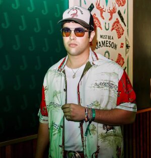 Austin Mahone Instagram - Came to sing, stayed to watch @postmalone 🤘Thank you @jamesonus @stagecoach 🔥