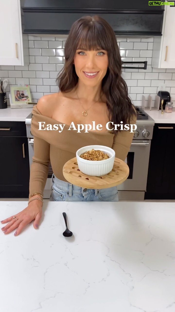 Autumn Calabrese Instagram - Dessert for breakfast? Why not?! My easy apple crisp is full of fiber & fresh ingredients, low in added sugar and delicious! You can enjoy it as part of your breakfast (I’d add some sort of protein like eggs or breakfast sausage on the side to get some protein in as well), or serve it as a dessert. Drop a 🍎 below if you want the recipe #easybreakfastideas #goodmoodfood