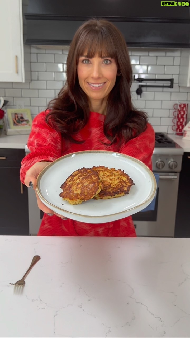 Autumn Calabrese Instagram - Apple Fritter Pancakes! ππ₯ While the family is home & everyone is relaxing, youβre going to want to try these! They taste like a bear claw donut but are packed with fiber & only have 3g of added sugar. π Sharing the recipe in my stories be sure to screen grab it. #goodmoodfood #breakfast #pancakes