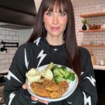 Autumn Calabrese Instagram – Country Fried Chicken, it’s what’s for dinner 😋

Gut Protocol & Portion Fix approved.  This recipe is from the 4 Week Gut Protocol cook book.  I paired it with a backed potato 🥔 & broccoli 🥦 

Packed with flavor, protein & fiber perfect for supporting my gut & hormone health.

#goodmoodfood #dinnerideas #guthealth