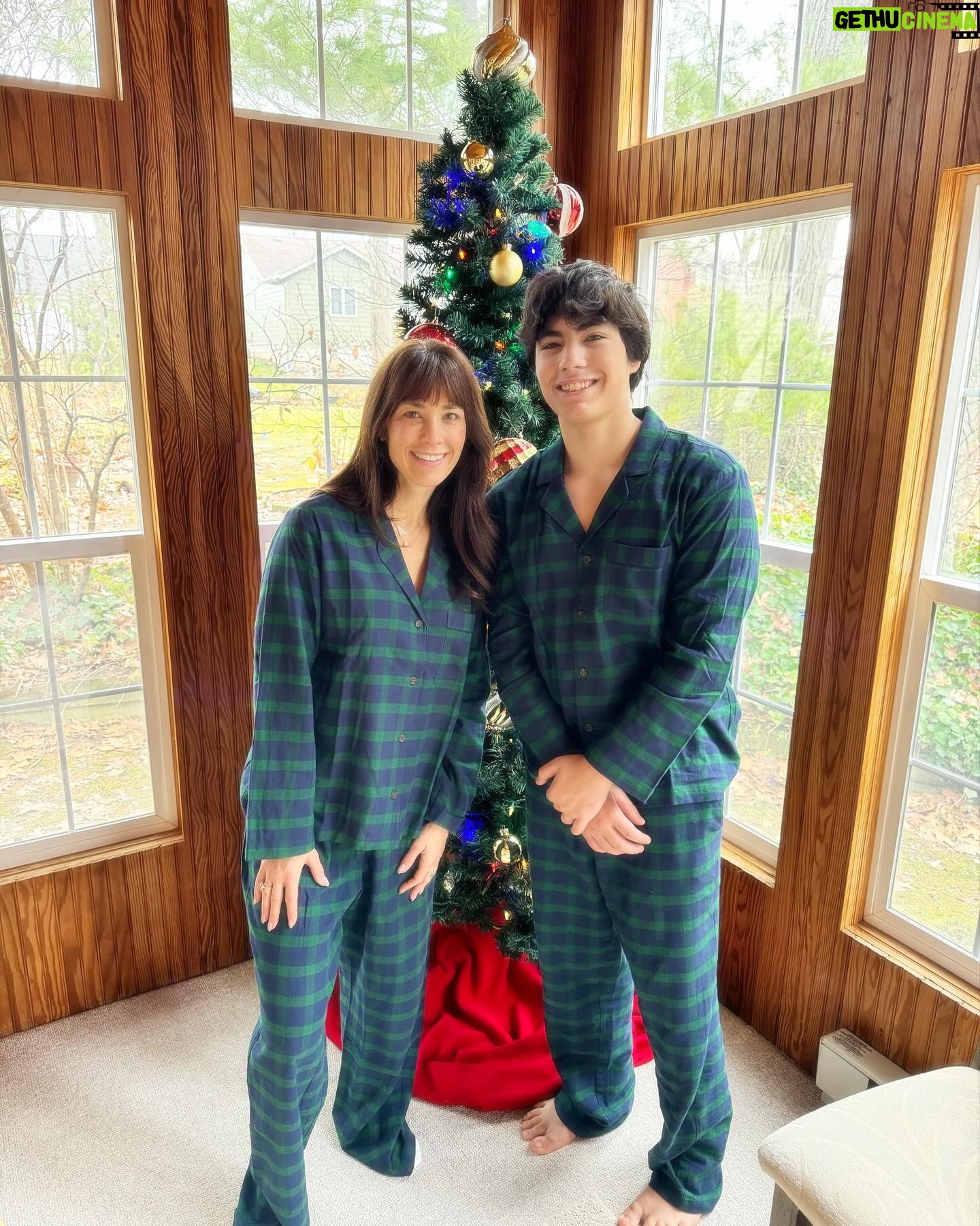 Autumn Calabrese - 20.8K Likes - Merry Christmas from our family to yours!!!!🎄❤️