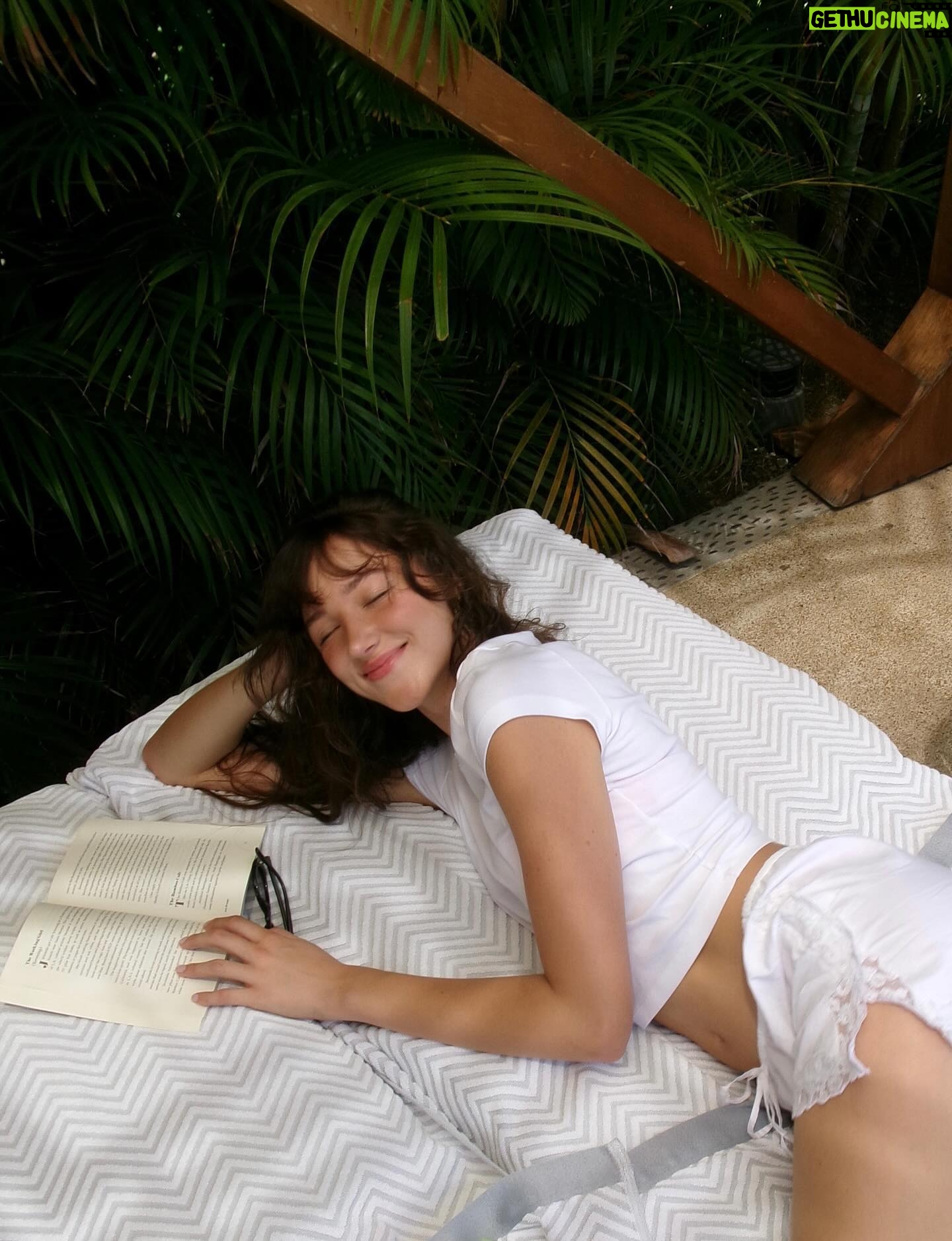 Ava Michelle Instagram - missing paradise 🌿