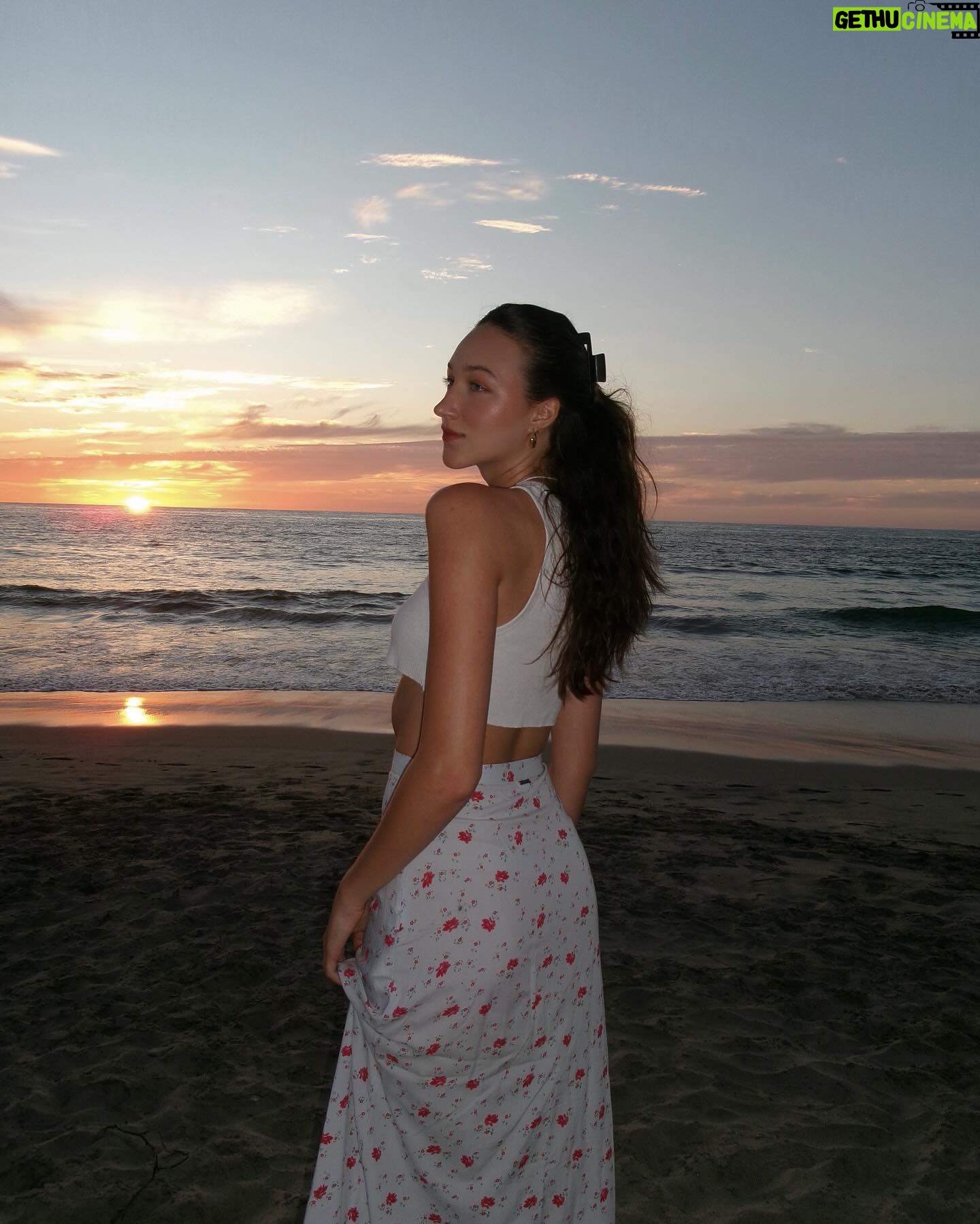 Ava Michelle Instagram - missing paradise 🌿