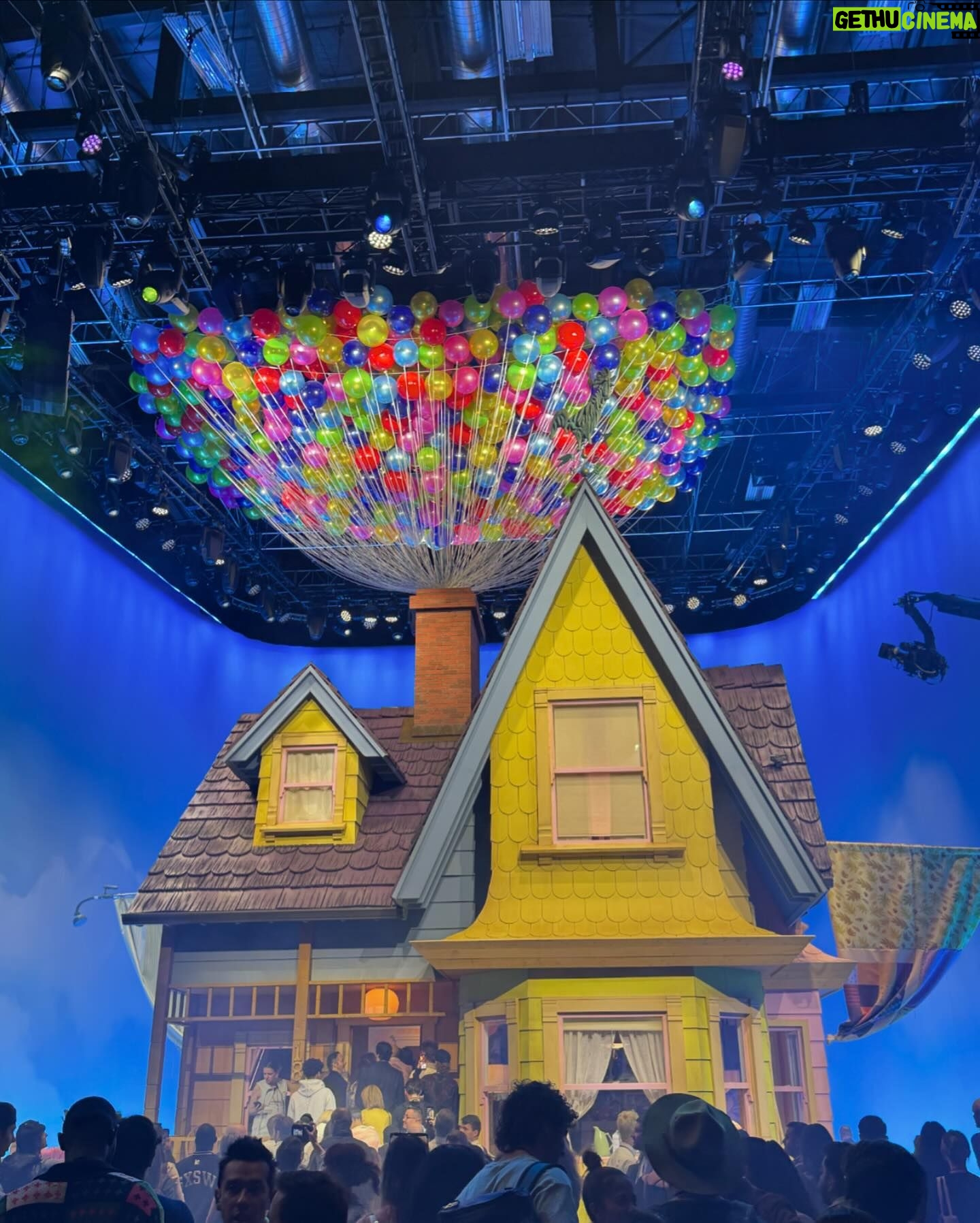 Avani Instagram - THE in real life UP house 🏠🎈 thank you so much @airbnb for having me for your biggest announcement yet!!!