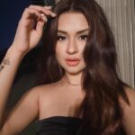 Avneet Kaur Instagram – 🖤🪩☁️🍒🍷

Styled by me✨
Wearing @shopseoraa 
Bag @dior 
Jewellery @snastudios