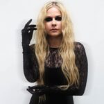 Avril Lavigne Instagram – Last Night 🖤🖤🖤
@vetements_official
@gvasalia
@ejaf
@eltonjohn