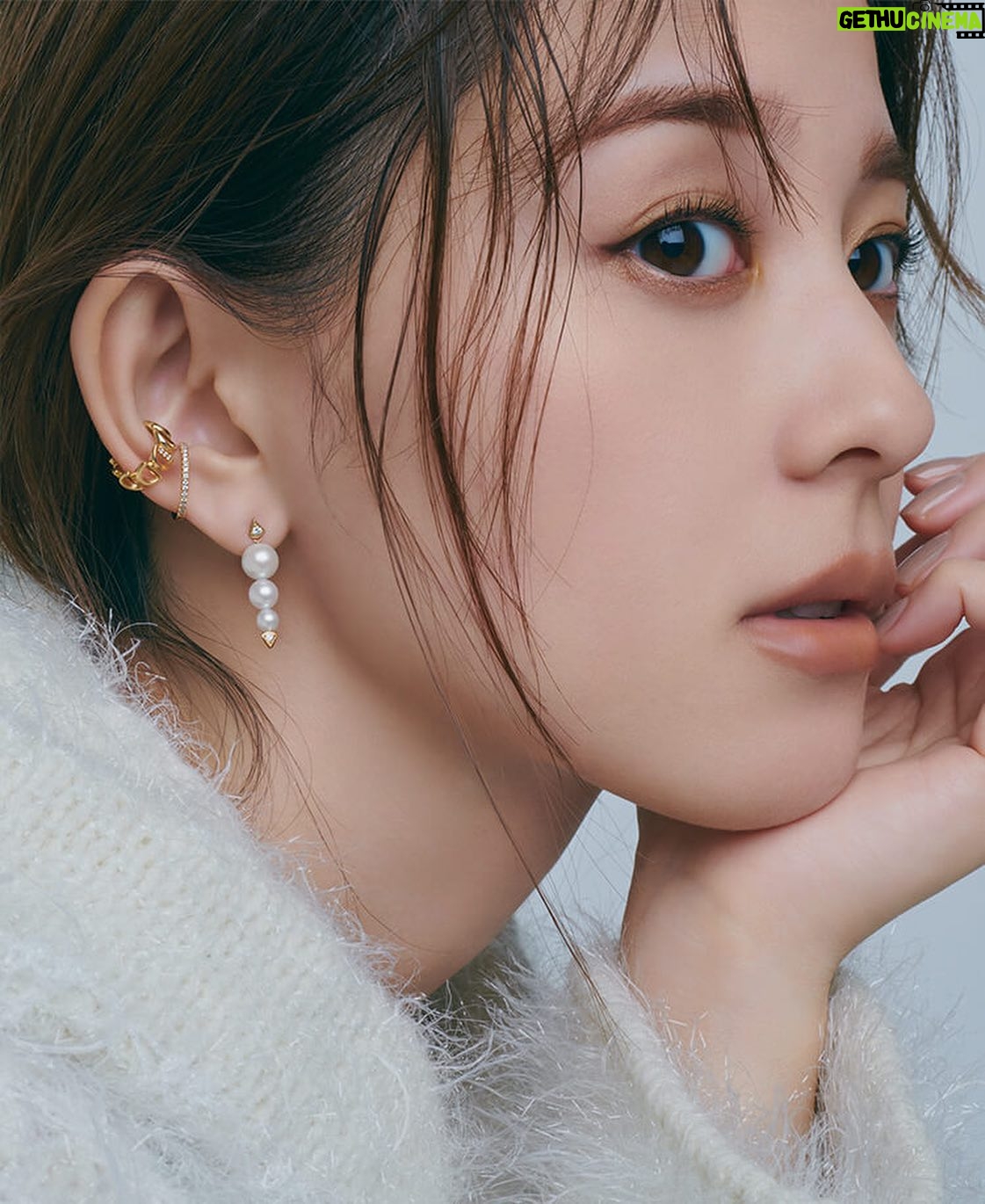 Aya Asahina Instagram - . . @oggi_mag @starjewelry_press . いつもと違う雰囲気でお気に入り🤍 プライベートでも小さいのを、プチっと。 両方かわいい。 . 同じような画角でとってみた。笑 . .