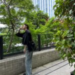 Aya Asahina Instagram - . . ジェイミーシリーズから、 新しく登場するポションタイプの 「JAMIE 4.3」アイコニックなステッチや カサンドラロゴなどのデザインは そのままの巾着型バック🖤 . 日常使いに最適。 . . @ysl . #YSL #サンローラン #JAMIE #PR