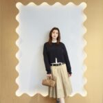 Aya Asahina Instagram – .
.
Miu Miu 「MIU FRAME」🖤
.
デザイナーのミウッチャ プラダが表現する女性像は
自由で強く、意志があり、自立した女性が特徴だそう🤍
.
バックをはじめ洋服やローファー小物まで、
ベーシックなアイテムが多く、
とても可愛かった🖤
.
期間は1/25～2/7まで、
伊勢丹新宿店本館1階 ザ・ステージにて、
2023年春夏コレクションの新作を取り揃えた
ポップアップストアがオープンされます。🫶
.
@miumiu 
#MiuMiu #MiuFrame