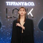 Aya Asahina Instagram – .
.
2月1日より新作ブレスレット
「Tiffany Lock」のローンチを祝して、
2月1日から14日まで期間限定で
ポップアップストアが六本木ヒルズ
大屋根プラザにてオープンします🫶
.
「Tiffany Lock」は、 
“ルールはない。すべての人へ”という精神で作られた、
ジェンダーレスなコレクション♥️
.
とても輝かしく素敵なジュエリーでした。
.
@tiffanyandco 
#TiffanyLock #TiffanyLock_Roppongi
