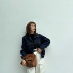 Aya Asahina Instagram - . . . chloe new bag “Penelope” . メゾンのヴィンテージジュエリーから インスピレーションを得た、 アイコニックなメタリッククロージャーが特徴🤎 . カジュアルに合わせてみました🤎 . @chloe #chloe