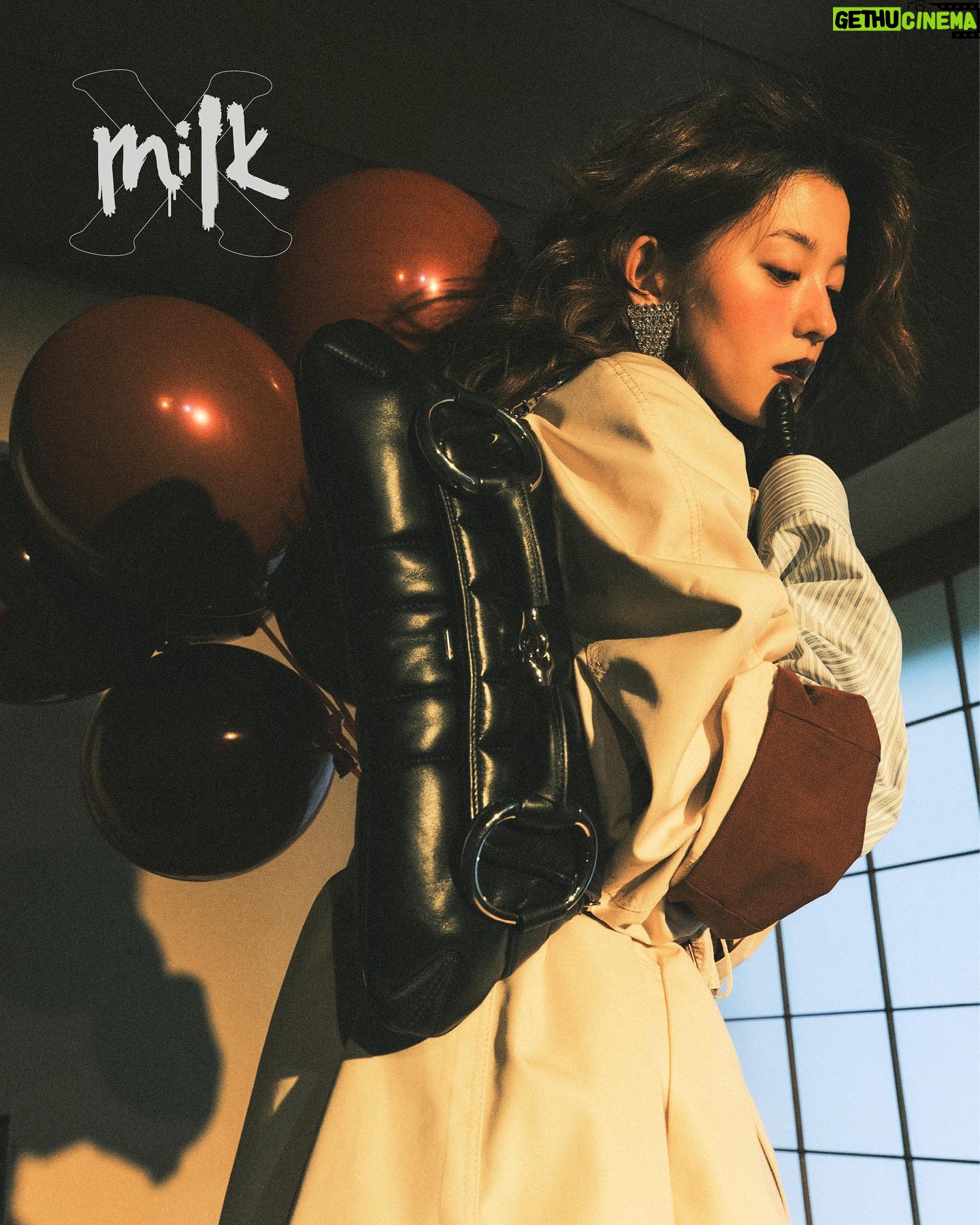 Aya Asahina Instagram - . . . 香港の雑誌「milk x」に出ております💓 . -17ANNIVERSARY- 記念すべき号に呼んで頂き嬉しい限りです☺️ . レトロな雰囲気の中GUCCIの衣装を着用しました。 皆さんぜひチェックしてみてください♥️ . . @milkxhk @gucci