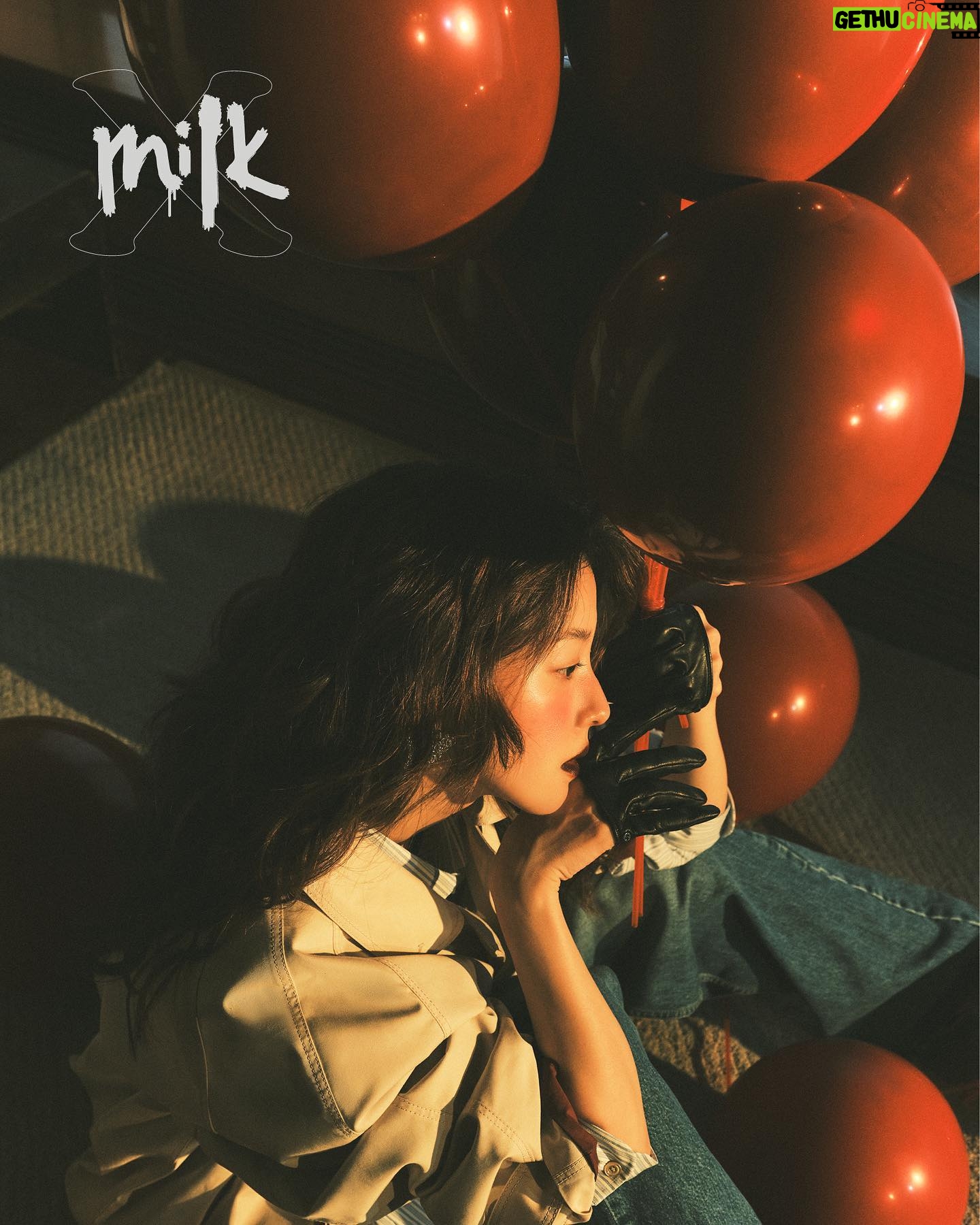 Aya Asahina Instagram - . . . 香港の雑誌「milk x」に出ております💓 . -17ANNIVERSARY- 記念すべき号に呼んで頂き嬉しい限りです☺️ . レトロな雰囲気の中GUCCIの衣装を着用しました。 皆さんぜひチェックしてみてください♥️ . . @milkxhk @gucci