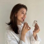Aya Asahina Instagram – .
.
GUERLAIN  ROUGE G CHERRY BLOSSOM
.
2月1日に発売される
ルージュ ジェ チェリー ブロッサムは、
桜のやわらかく繊細な美しさにインスパイアされ
生み出した新色で限定デザイン💓
とても華やかで持っていると気分が上がります！＾＾
 .
@guerlain 
#ゲラン #ルージュジェ #チェリーブロッサム　
 .