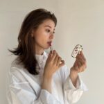 Aya Asahina Instagram – .
.
GUERLAIN  ROUGE G CHERRY BLOSSOM
.
2月1日に発売される
ルージュ ジェ チェリー ブロッサムは、
桜のやわらかく繊細な美しさにインスパイアされ
生み出した新色で限定デザイン💓
とても華やかで持っていると気分が上がります！＾＾
 .
@guerlain 
#ゲラン #ルージュジェ #チェリーブロッサム　
 .