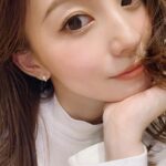 Aya Asahina Instagram - . . @oggi_mag @starjewelry_press . いつもと違う雰囲気でお気に入り🤍 プライベートでも小さいのを、プチっと。 両方かわいい。 . 同じような画角でとってみた。笑 . .