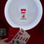 Aya Asahina Instagram - . . SHISEIDO オイデルミン♥️ オイデルミンはギリシャ語で「良い」「皮ふ」を 意味するらしい。 . POPUPでは、 SHISEIDOが1897年に初めて発売した化粧水 オイデルミンの歴史を知る事ができました。 . スキンケアとサステナビリティの両面において 革命的技術を搭載し、 「オイデルミン エッセンスローション」として 生まれ変わります。 環境にも優しいレフィル対応🥺 . POPUPは２/２３〜銀座で開催されます。 そしてオイデルミンが発売されるのは３/１♥️ 気になる方は、ぜひチェックしてみてください。 . @shiseido_japan #目覚めるつや肌　#オイデルミン #SHISEIDO #資生堂　#PR