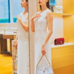 Aya Asahina Instagram - . . -Bulgari- 8/10にBulgari表参道コンセプトストアがopen☀️ . いち早く行ってきましたが、 外観はサフランカラーがとても鮮やかでした💛 . 広々としたエレガントな空間で、 また表参道に行ったらいきたいな🫶 . @Bulgari #Bulgari #BulgariJewelry #DivasDream #Omotesando